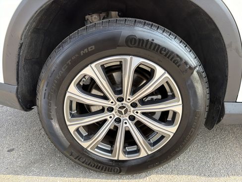 Used 2025 Mercedes-Benz GLC 300 4MATIC image 17