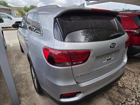 Used 2019 Kia Sorento FWD w/ LX Convenience Package image 6