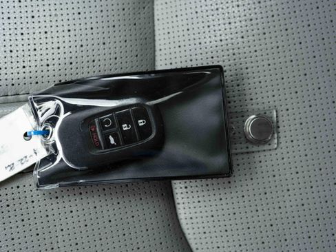 Used 2025 Honda Pilot Elite image 48