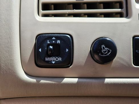 Used 2000 Toyota Avalon XL FWD image 34