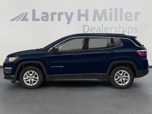 Used 2021 Jeep Compass Latitude FWD image 3