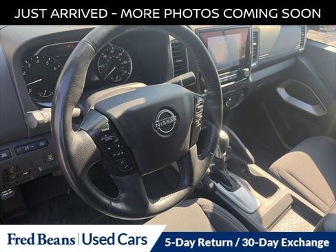 Used 2022 Nissan Frontier SV image 11