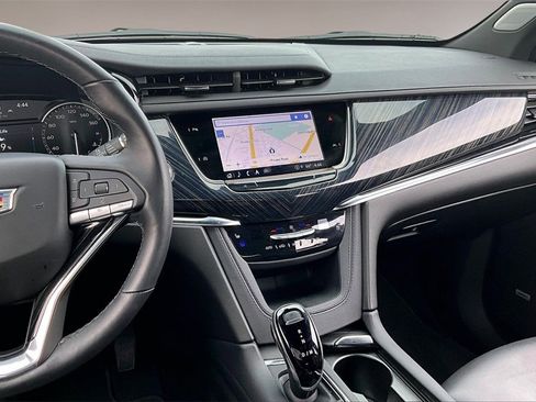Certified 2025 Cadillac XT6 Premium Luxury image 6