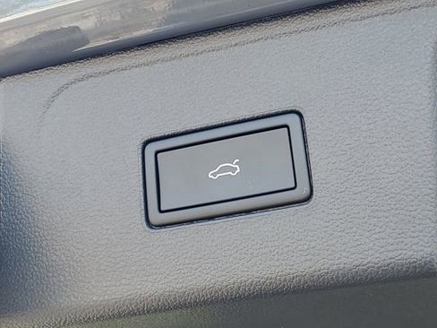 New 2026 Volkswagen Atlas SE image 9