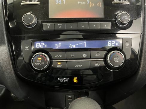 Used 2015 Nissan Rogue SV image 15