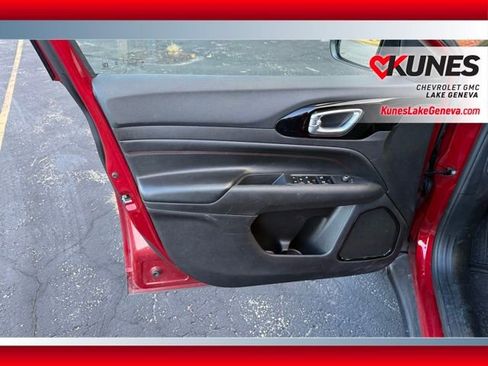 Used 2025 Jeep Compass Trailhawk image 18