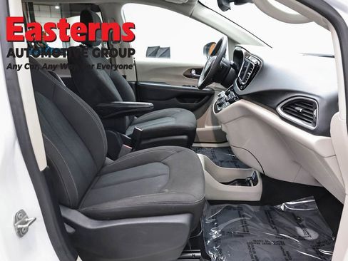 Used 2023 Chrysler Voyager LX FWD image 23