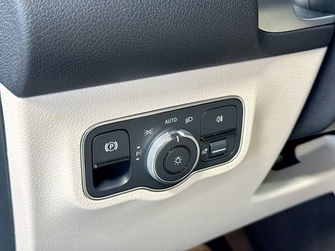 Used 2023 Mercedes-Benz EQB 300 4MATIC image 27