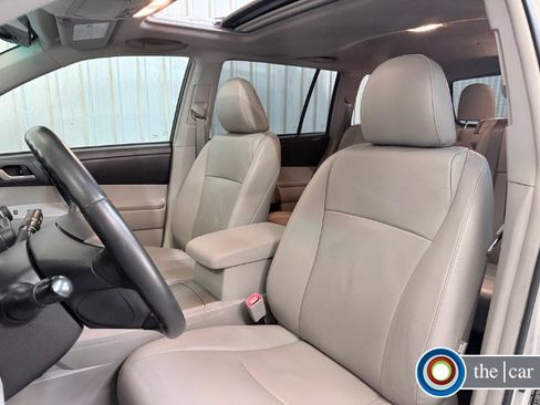 Used 2013 Toyota Highlander SE image 27