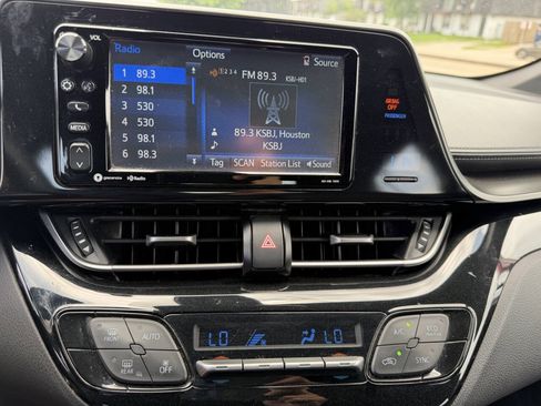 Used 2018 Toyota C-HR XLE FWD image 14
