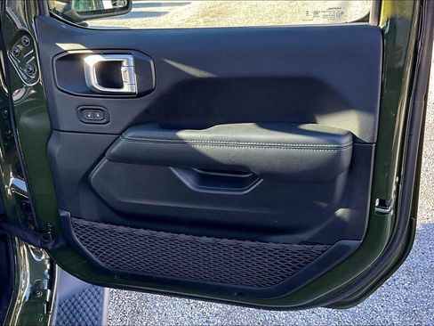 Used 2024 Jeep Wrangler High Altitude image 16