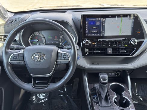 Used 2022 Toyota Highlander Platinum image 32