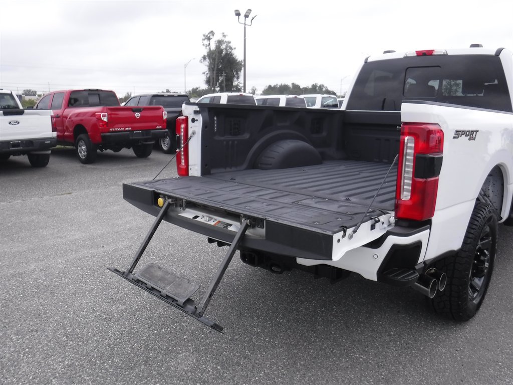 Used 2024 Ford F250 Lariat w/ Sport Appearance Package AWD/4WD image 9