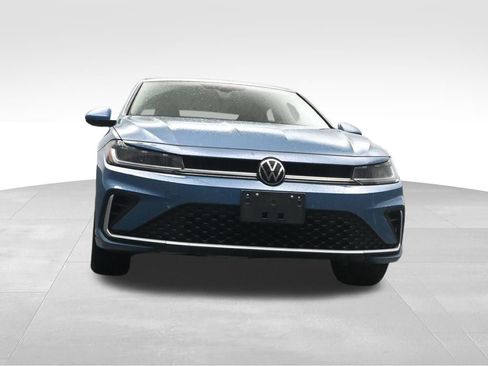 Used 2025 Volkswagen Jetta SE FWD image 16