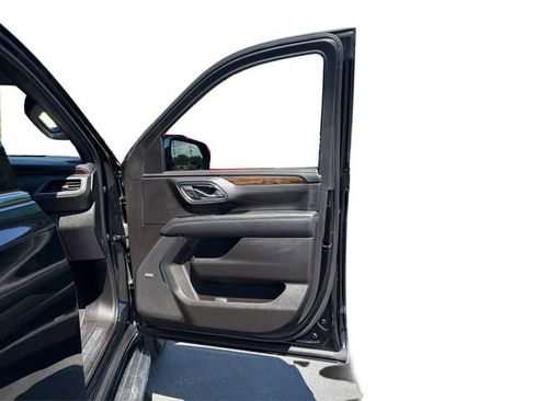 Used 2021 Chevrolet Suburban Premier w/ Premium Package RWD image 25