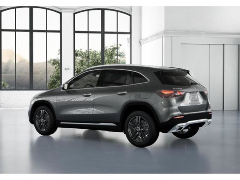 Used 2025 Mercedes-Benz GLA 250 4MATIC image 30