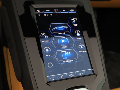 Used 2020 Lamborghini Huracan EVO RWD image 24