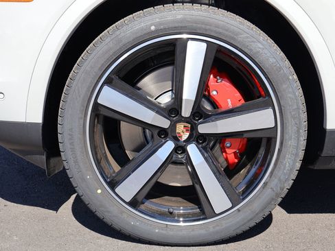 New 2026 Porsche Cayenne S image 29