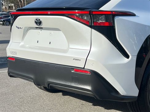 Used 2023 Toyota bZ4X XLE image 6