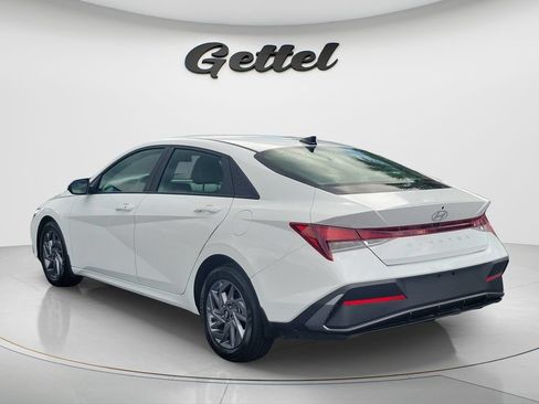 Certified 2024 Hyundai Elantra SEL FWD image 7