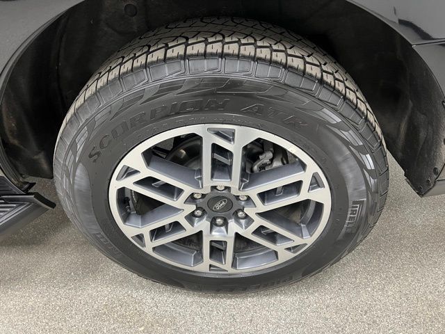 Used 2025 Ford Expedition Active AWD/4WD image 16