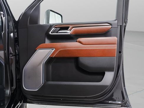 Used 2024 GMC Sierra 3500 Denali Ultimate AWD/4WD image 34