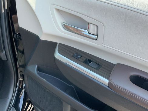 Certified 2023 Toyota Sienna Platinum AWD/4WD image 30