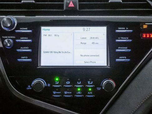 Used 2018 Toyota Camry LE image 16