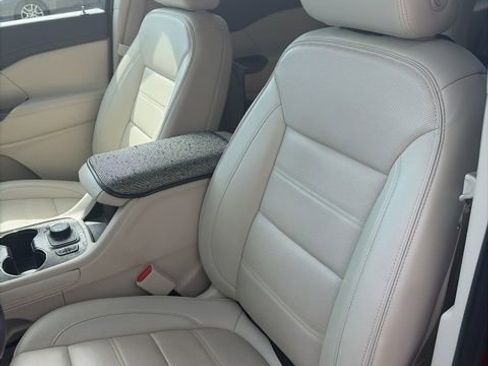 Used 2021 GMC Acadia Denali w/ Denali Technology Package image 14