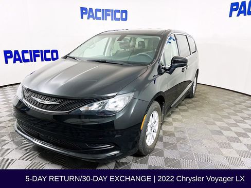Used 2022 Chrysler Voyager LX image 4