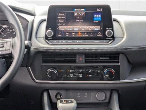 Used 2025 Nissan Rogue S image 11