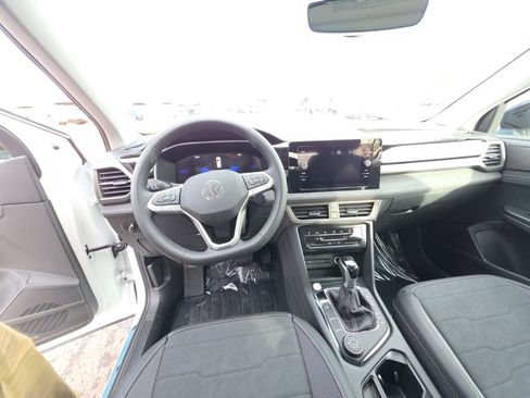 New 2026 Volkswagen Taos SE AWD/4WD image 12