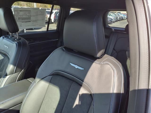 New 2023 Jeep Grand Cherokee Trailhawk AWD/4WD image 17