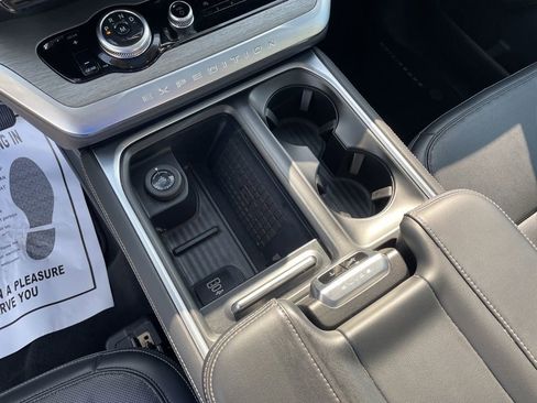 Used 2025 Ford Expedition Max Platinum image 17