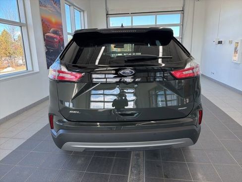 Certified 2024 Ford Edge SEL w/ Convenience Package AWD/4WD image 4