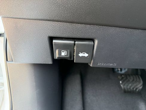 Used 2021 Nissan Versa S FWD image 35