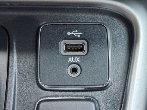 Used 2018 Jeep Compass Latitude w/ Popular Equipment Group AWD/4WD image 21