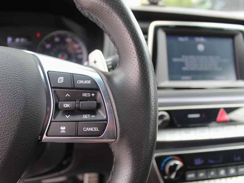 Used 2018 Hyundai Sonata Sport w/ Tech Package 05 FWD image 19