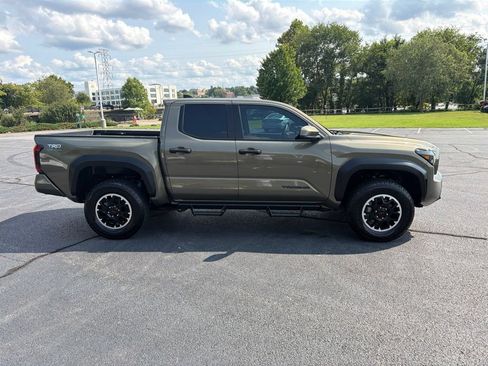 Used 2024 Toyota Tacoma TRD Off-Road AWD/4WD image 9