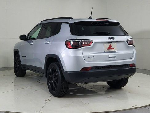 Used 2025 Jeep Compass Latitude w/ Convenience Group image 5