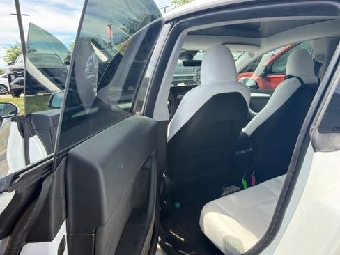 Used 2023 Tesla Model Y Performance AWD/4WD image 7