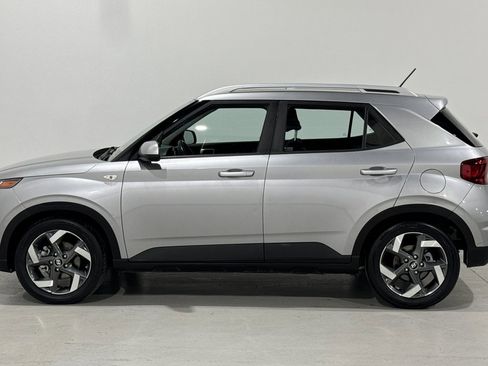 Used 2023 Hyundai Venue SEL image 13