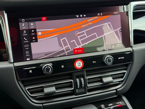 Certified 2025 Porsche Macan image 20