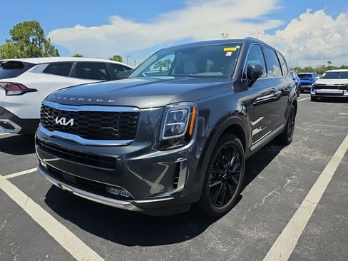 Certified 2022 Kia Telluride SX w/ Towing Package FWD image 6