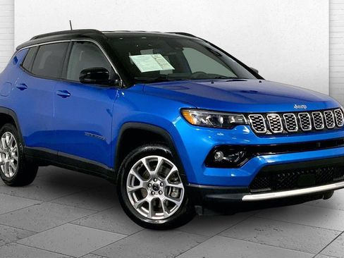 Used 2025 Jeep Compass Limited AWD/4WD image 1