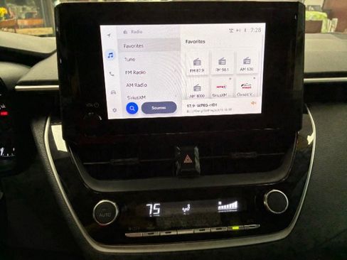 Used 2025 Toyota Corolla LE FWD image 20