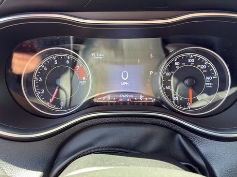 Used 2020 Jeep Cherokee Trailhawk w/ Cold Weather Group AWD/4WD image 19