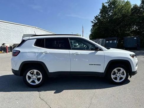 Used 2024 Jeep Compass Latitude AWD/4WD image 3