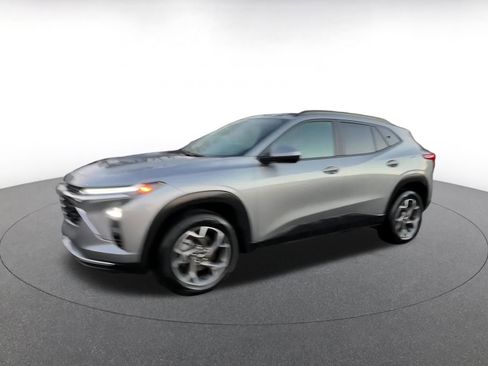 Used 2025 Chevrolet Trax LT image 8