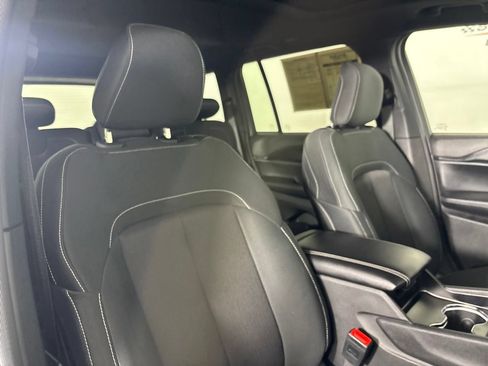 Used 2024 Jeep Grand Cherokee Laredo X w/ Luxury Tech Group I AWD/4WD image 31